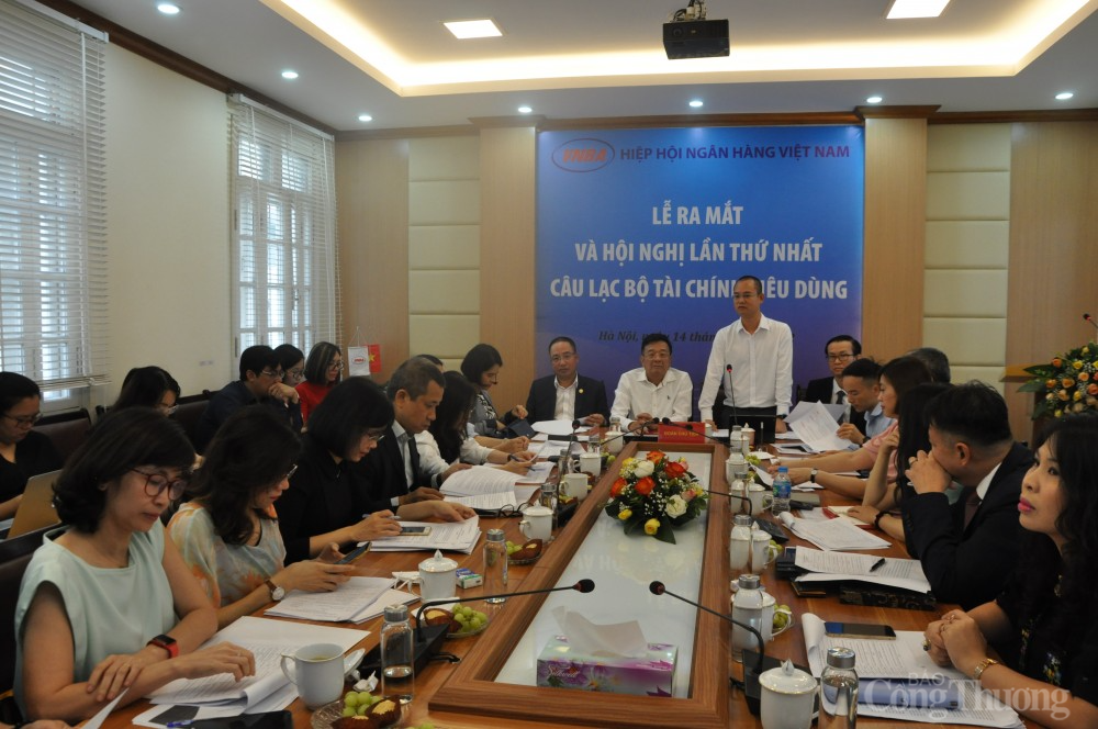 Hội nghị lần thứ nhất Câu lạc bộ tài chính tiêu dùng Hội nghị lần thứ nhất Câu lạc bộ tài chính tiêu dùng