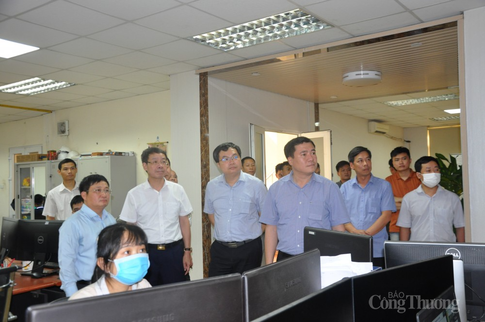 Thứ trưởng Bộ Công Thương thăm và làm việc với Viện Nghiên cứu Cơ khí Thứ trưởng Bộ Công Thương thăm và làm việc với Viện Nghiên cứu Cơ khí