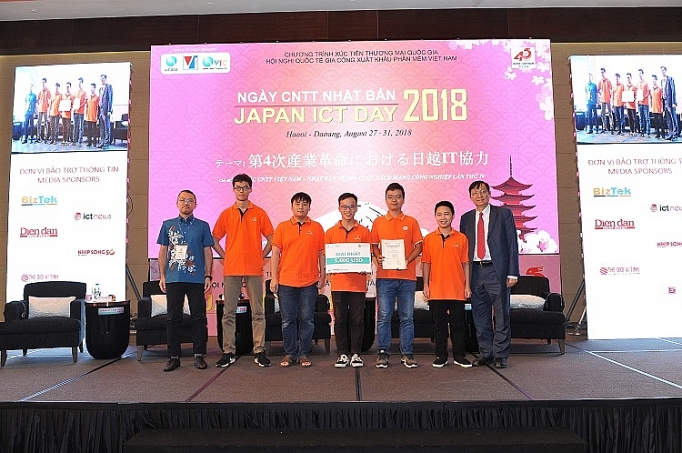 trao giai cuoc thi hackathon viet nam 2018 ve thanh pho thong minh