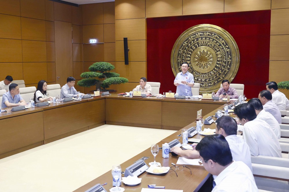 Chủ tịch Quốc hội làm việc với Bộ Tài nguyên và Môi trường về dự án Luật Đất đai (sửa đổi) Chủ tịch Quốc hội làm việc với Bộ Tài nguyên và Môi trường về dự án Luật Đất đai (sửa đổi)