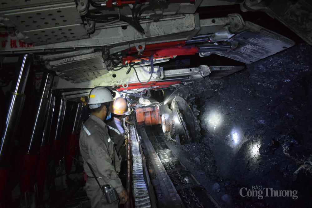 Ngành công nghiệp: Đẩy nhanh ứng dụng công nghệ mới, hiện đại