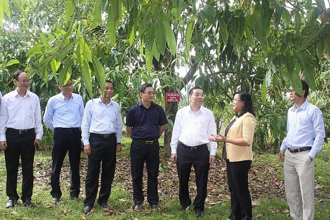 khoa hoc va cong nghe giup day nhanh tai co cau nong nghiep