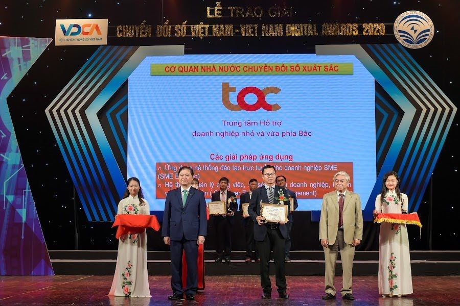 Trung tâm TAC được trao giải thưởng Chuyển đổi số Việt Nam 2020 4844-tac-nhan-giai-thuong-chuyen-doi-so