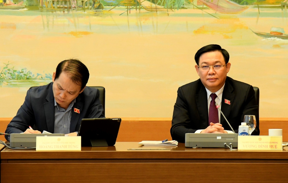 Chủ tịch Quốc hội Vương Đình Huệ cho ý kiến tại phiên họp tổ Chủ tịch Quốc hội Vương Đình Huệ cho ý kiến tại phiên họp tổ