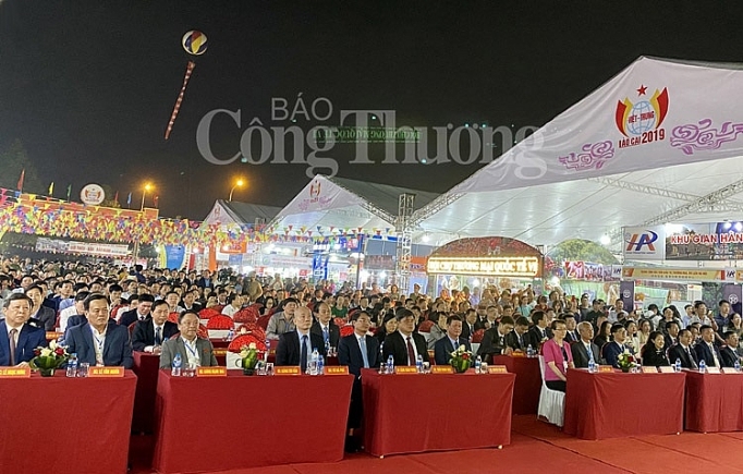 suc hut tu hoi cho thuong mai quoc te viet trung lao cai 2019