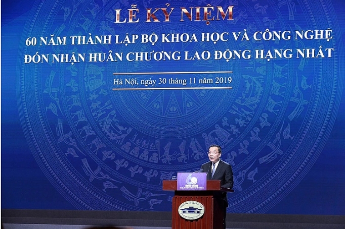 khoa hoc va cong nghe chia khoa de viet nam thoat bay thu nhap trung binh