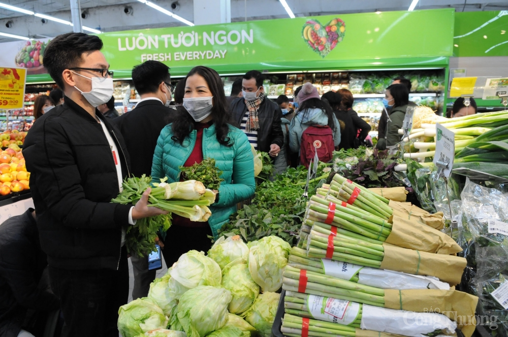 Phát triển hệ thống phân phối thực phẩm an toàn (Ảnh Cấn Dũng) 4119-kiem-tra-an-toan-thuc-pham-ha-noi