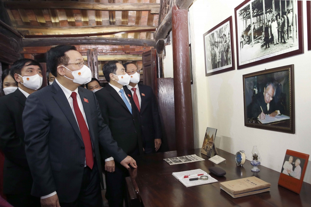 Tại thị xã Từ Sơn, Chủ tịch Quốc hội Vương Đình Huệ và Đoàn đã tới thăm Nhà lưu niệm đồng chí Lê Quang Đạo Tại thị xã Từ Sơn, Chủ tịch Quốc hội Vương Đình Huệ và Đoàn đã tới thăm Nhà lưu niệm đồng chí Lê Quang Đạo