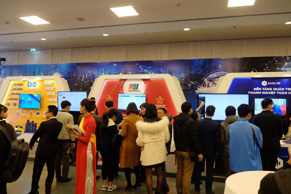 0153-gian-hang-fsi-gioi-thieu-tai-dien-dan-cong-nghe-so