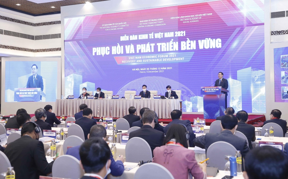 Tạo không gian tài khóa, thúc đẩy phục hồi và tăng trưởng