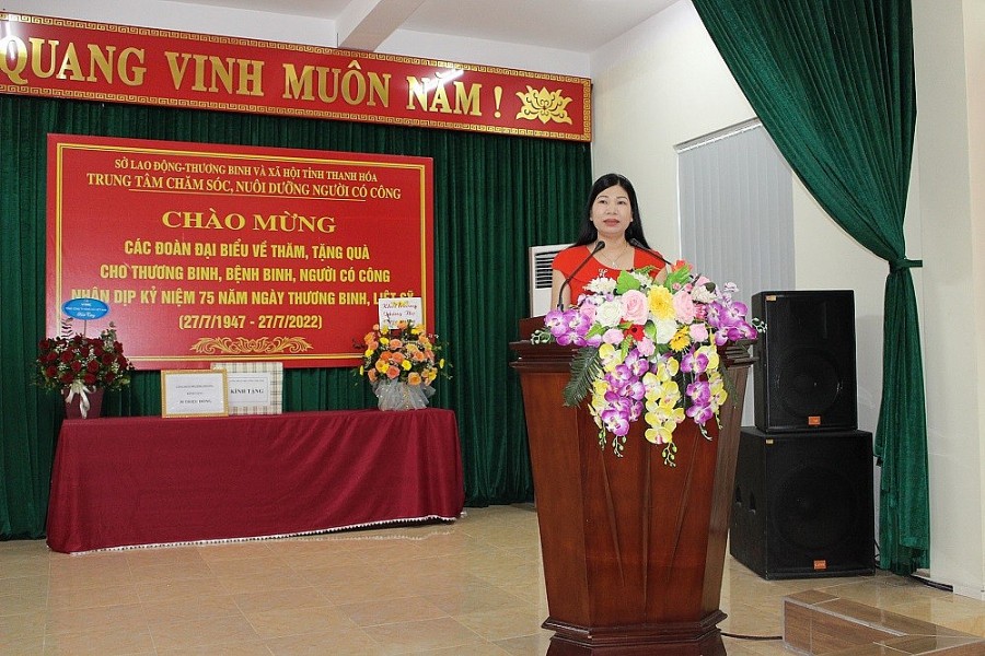 Chủ tịch Công đoàn Bộ Công Thương Nguyễn Thị Hoa thăm, tặng quà cho đối tượng chính sách tại Thanh Hóa Chủ tịch Công đoàn Bộ Công Thương Nguyễn Thị Hoa thăm, tặng quà cho đối tượng chính sách tại Thanh Hóa