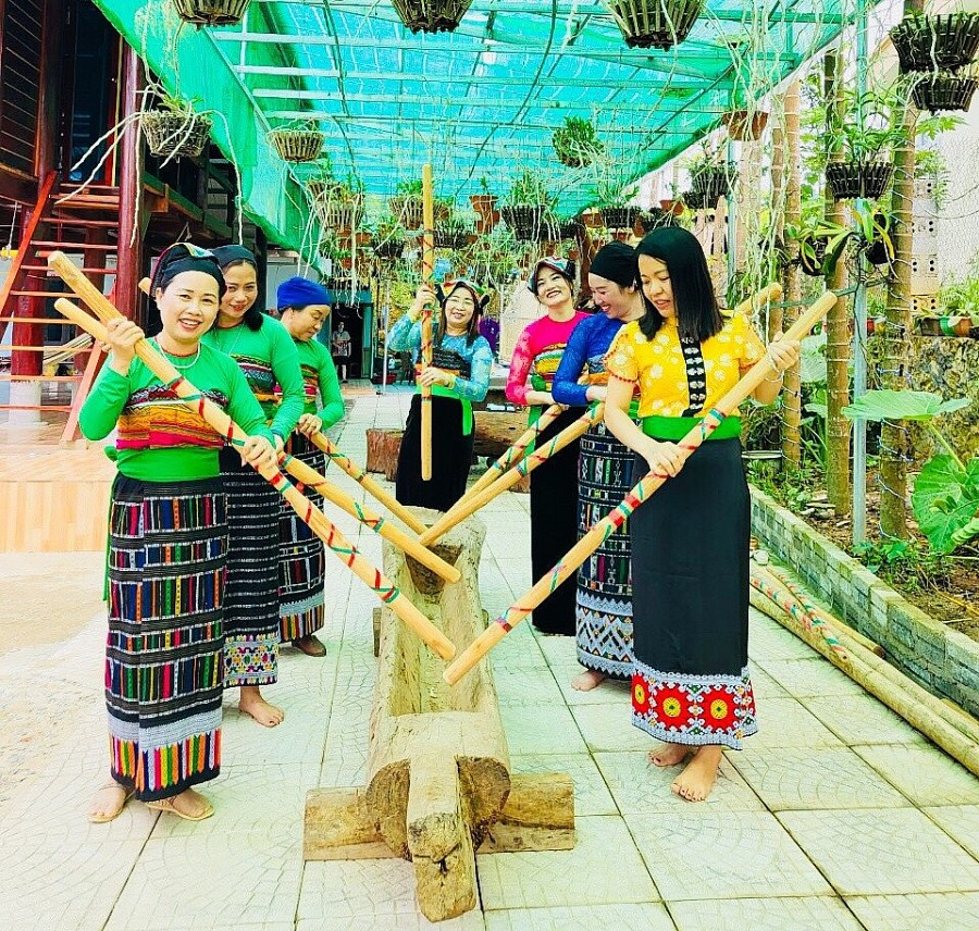 Nét đẹp trong trang phục truyền thống của người dân tộc Thái ở Thanh Hóa Nét đẹp trong trang phục truyền thống của người dân tộc Thái ở Thanh Hóa