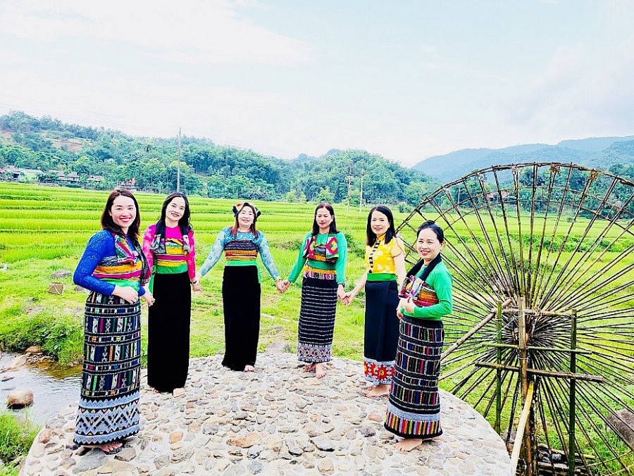 Nét đẹp trong trang phục truyền thống của người dân tộc Thái ở Thanh Hóa Nét đẹp trong trang phục truyền thống của người dân tộc Thái ở Thanh Hóa