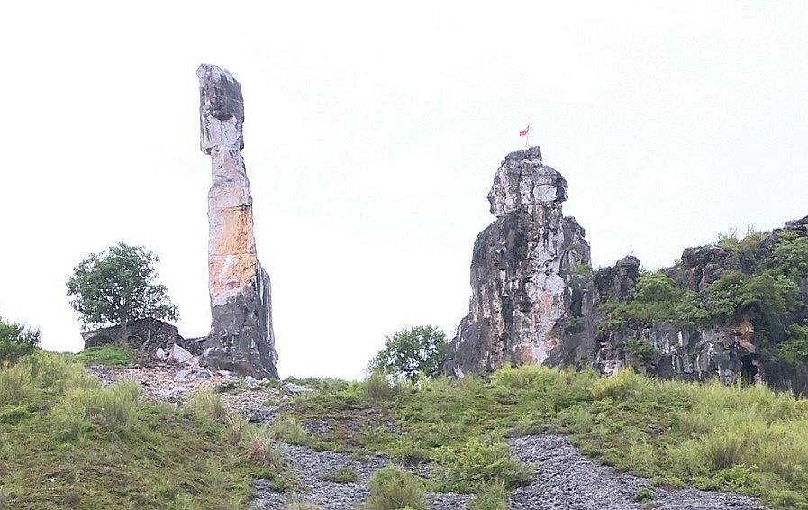 Thanh Hóa: Tìm giải pháp khắc phục thắng cảnh Hòn Vọng Phu sau sự cố sét đánh Thanh Hóa: Tìm giải pháp khắc phục thắng cảnh Hòn Vọng Phu sau sự cố sét đánh