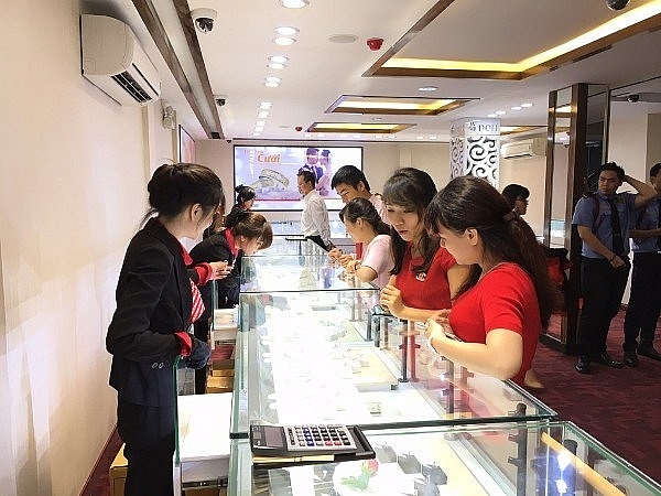gia vang trong nuoc bien dong trai chieu phien dau nam moi