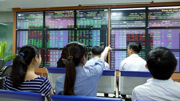 cong ty chung khoan buoc vao cuoc chien giam phi