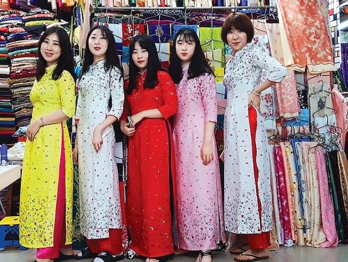 ao dai viet su gia van hoa dac biet