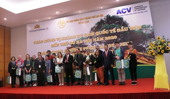 Hà Nội đón vị khách du lịch quốc tế đầu tiên năm 2020 ha no i don vi khach du lich quoc te dau tien nam 2020