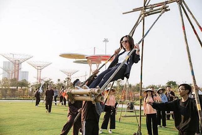 tung bung hoi xuan vinhomes xuyen tet