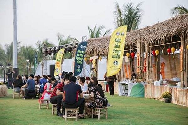 tung bung hoi xuan vinhomes xuyen tet