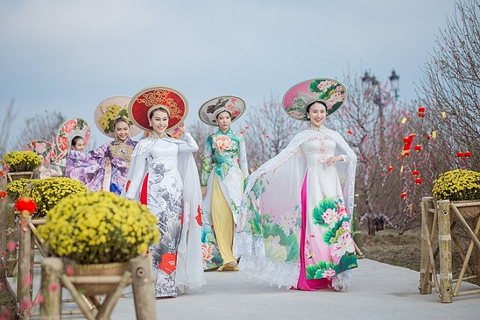 tung bung hoi xuan vinhomes xuyen tet