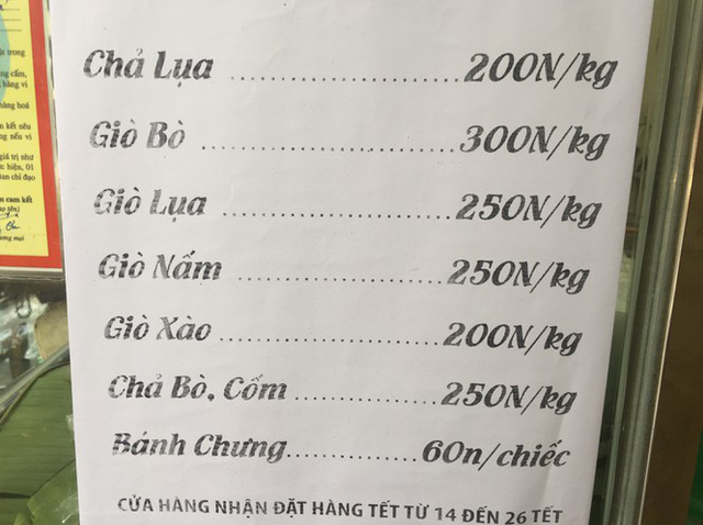 Giò, chả Tết giảm giá mạnh, người mua vẫn 'chê' đắt gio cha tet giam gia manh nguoi mua van che dat