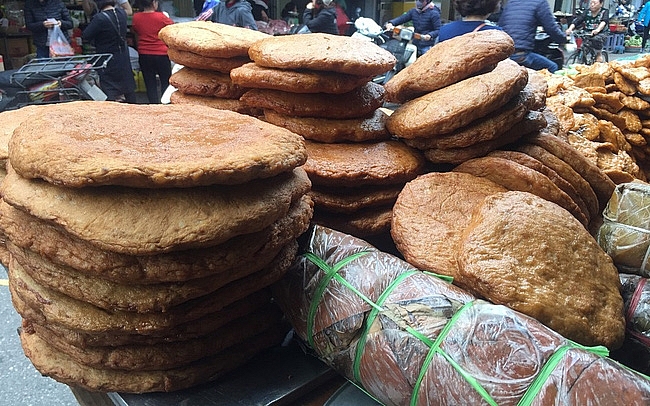 Giò, chả Tết giảm giá mạnh, người mua vẫn 'chê' đắt gio cha tet giam gia manh nguoi mua van che dat