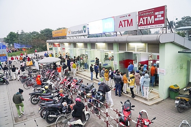 Thủ tướng yêu cầu hệ thống ATM phải thông suốt để người dân rút tiền tiêu Tết thu tuong yeu cau he thong atm phai thong suot de nguoi dan rut tien tieu tet