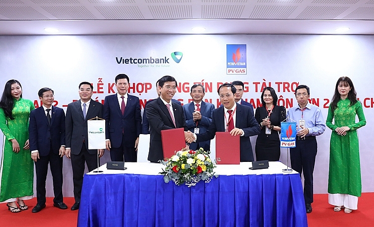 Lãnh đạo 2 doanh nghiệp trao nhận lưu niệm về một sự kiện quan trọng mở đầu cho năm mới 2021 Lãnh đạo 2 doanh nghiệp trao nhận lưu niệm về một sự kiện quan trọng mở đầu cho năm mới 2021