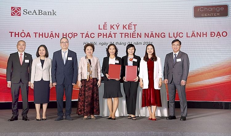 SeABank ky ket voi iChange Center SeABank ky ket voi iChange Center