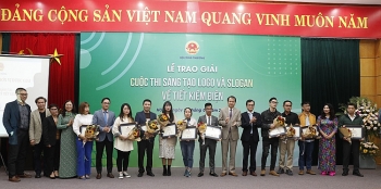 13 tập thể, cá nhân được trao giải cuộc thi “Sáng tạo logo và slogan về tiết kiệm điện”