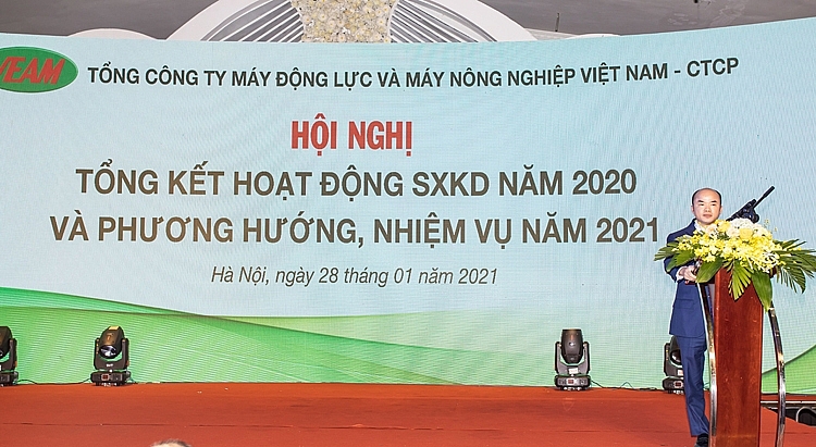 Ông Phan Phạm Hà- Tổng giám đốc báo cáo tại Hội nghị Ông Phan Phạm Hà- Tổng giám đốc báo cáo tại Hội nghị