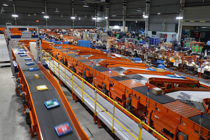 Lazada không chỉ nổi trội nhờ nền tảng công nghệ vững chắc, xây dựng hệ thống logistics riêng vững mạnh, mà còn chứng minh vị thế tiên phong nhờ linh hoạt ứng dụng AI góp phần tạo nên hành trình tối ưu với mỗi khách hàng. Ảnh: Lazada Việt Nam Lazada không chỉ nổi trội nhờ nền tảng công nghệ vững chắc, xây dựng hệ thống logistics riêng vững mạnh, mà còn chứng minh vị thế tiên phong nhờ linh hoạt ứng dụng AI góp phần tạo nên hành trình tối ưu với mỗi khách hàng. Ảnh: Lazada Việt Nam