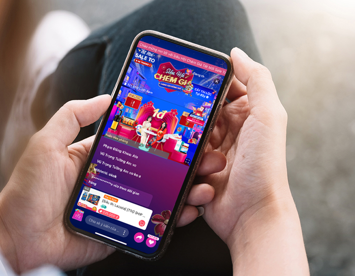 Hoạt động mua sắm kết hợp giải trí - Shoppertainment đã trở thành điểm đặc trưng của Lazada, thu hút hàng triệu người dùng vào mỗi đợt lễ hội mua sắm lớn. Ảnh: Lazada Việt Nam Hoạt động mua sắm kết hợp giải trí - Shoppertainment đã trở thành điểm đặc trưng của Lazada, thu hút hàng triệu người dùng vào mỗi đợt lễ hội mua sắm lớn. Ảnh: Lazada Việt Nam