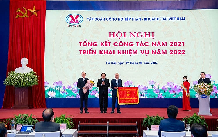 TKV nhận Cờ thi đua xuất sắc năm 2021 của Ủy ban Quản lý Vốn Nhà nước tại doanh nghiệp TKV nhận Cờ thi đua xuất sắc năm 2021 của Ủy ban Quản lý Vốn Nhà nước tại doanh nghiệp