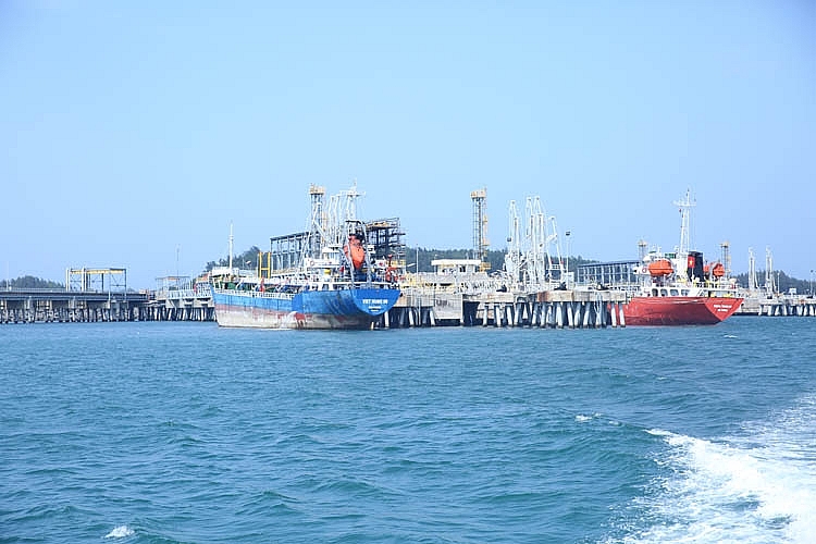 Nhà máy Lọc dầu Dung Quất vận hành ở 103% công suất thiết kế Nhà máy Lọc dầu Dung Quất vận hành ở 103% công suất thiết kế