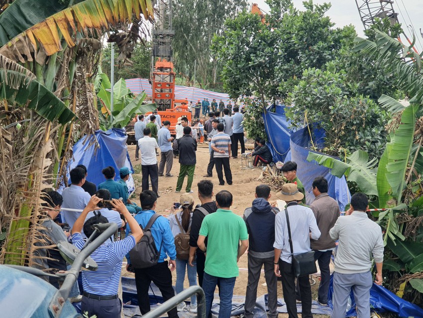 Gần 48 giờ giải cứu bé trai bị rơi vào trụ bê tông sâu 35 m ảnh 4