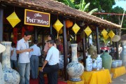 Chợ gốm Bát Tràng hoạt động trở lại