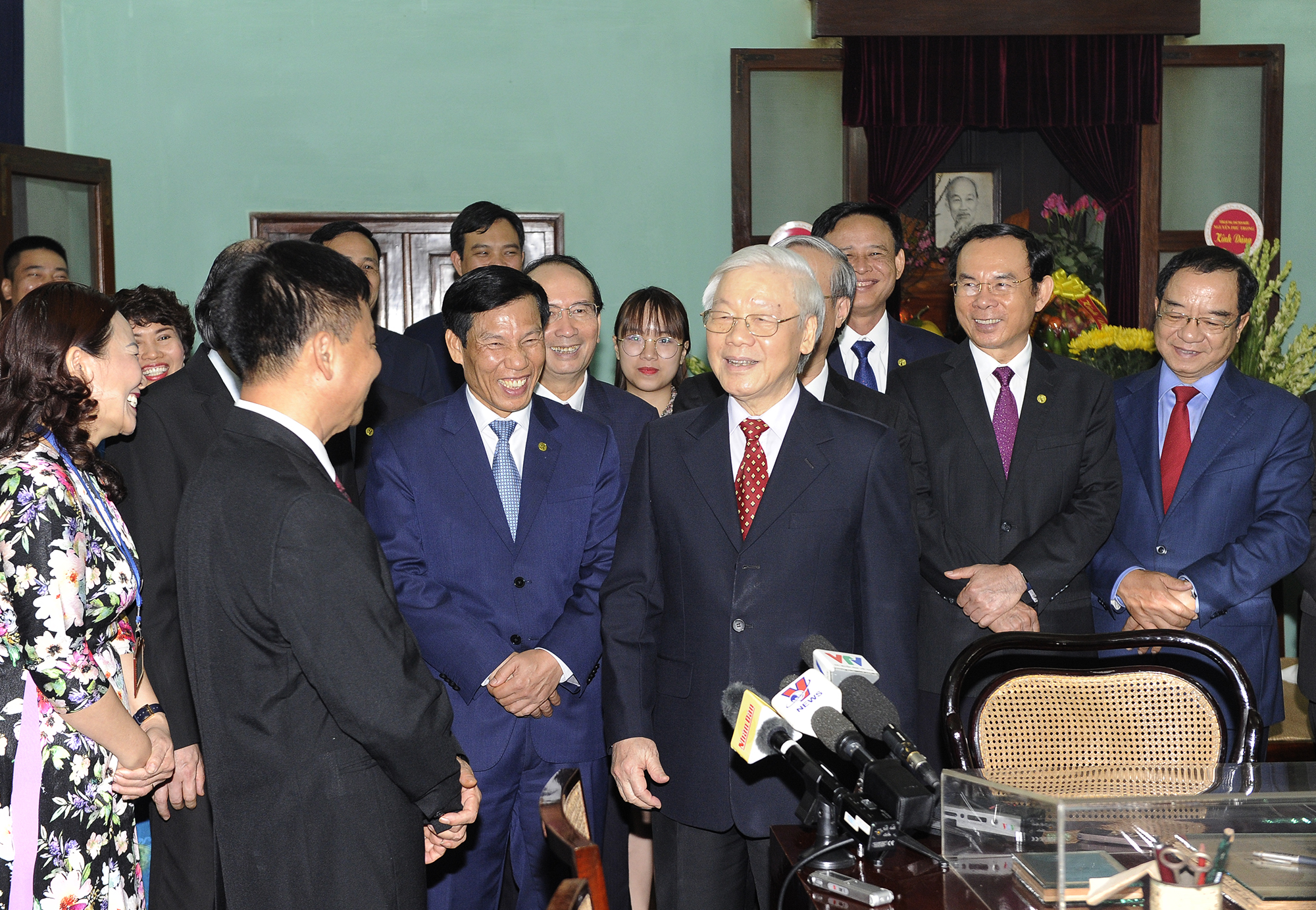 tong bi thu chu tich nuoc chuc tet lanh dao dong bao va chien si