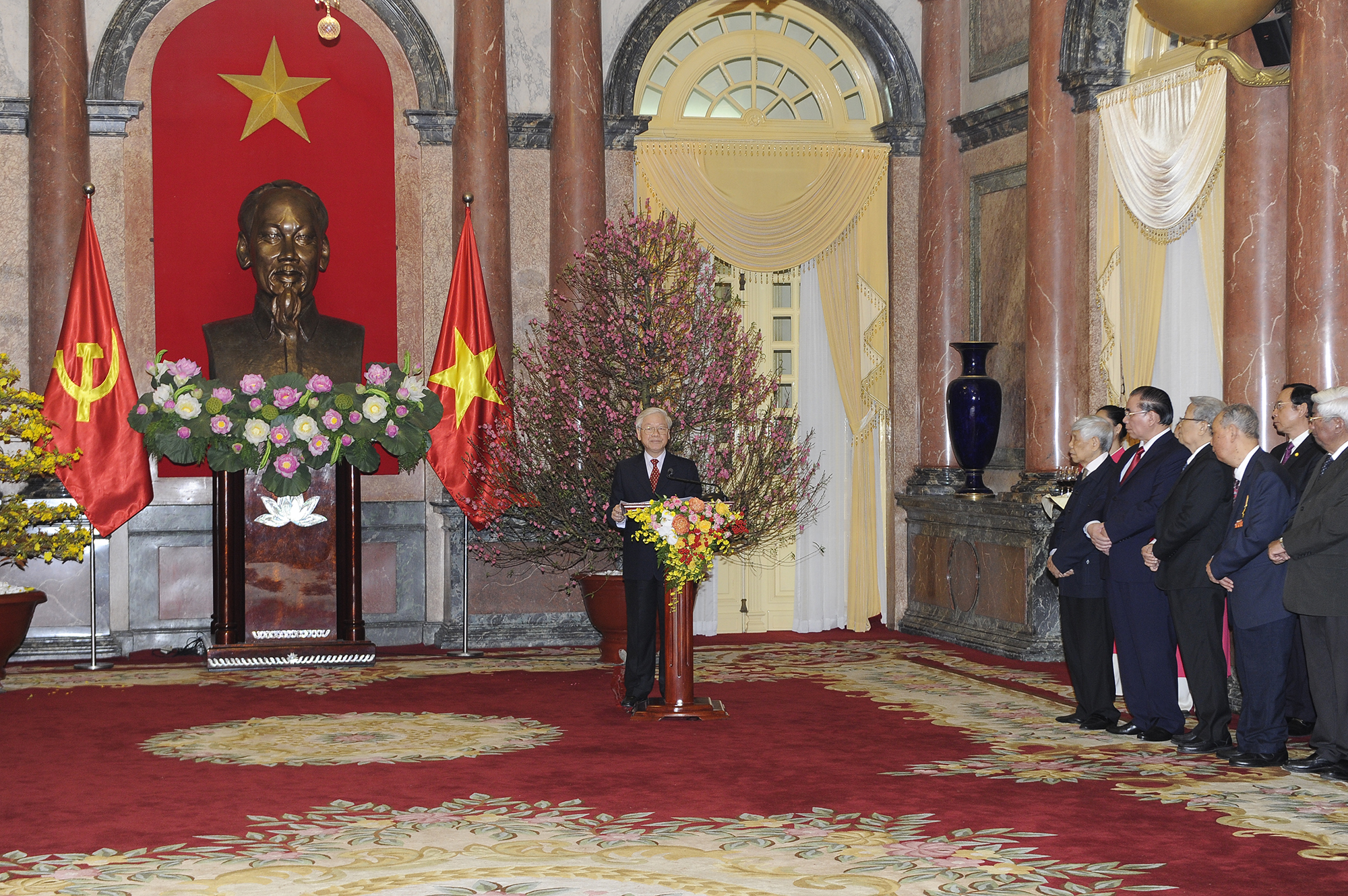 tong bi thu chu tich nuoc chuc tet lanh dao dong bao va chien si