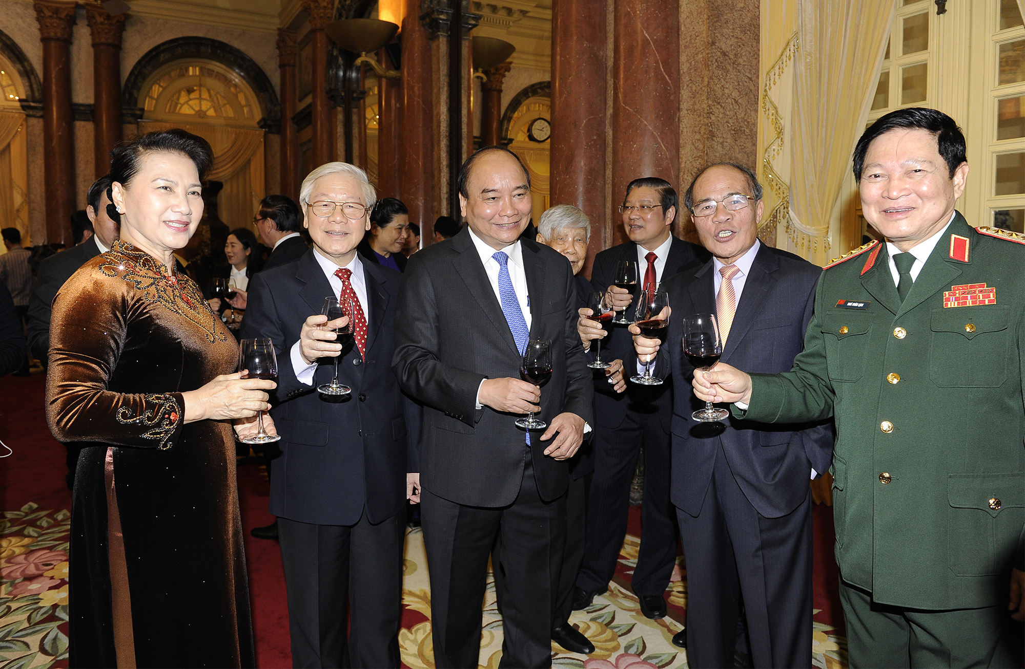 tong bi thu chu tich nuoc chuc tet lanh dao dong bao va chien si