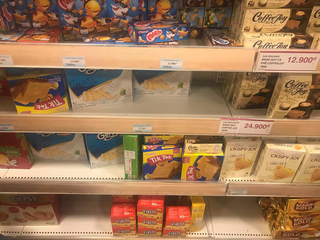 sieu thi that thu khach xep hang dai den dem cho thanh toan