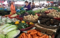 Rau xanh hạ nhiệt, cá, trái cây vẫn còn “ăn” Tết