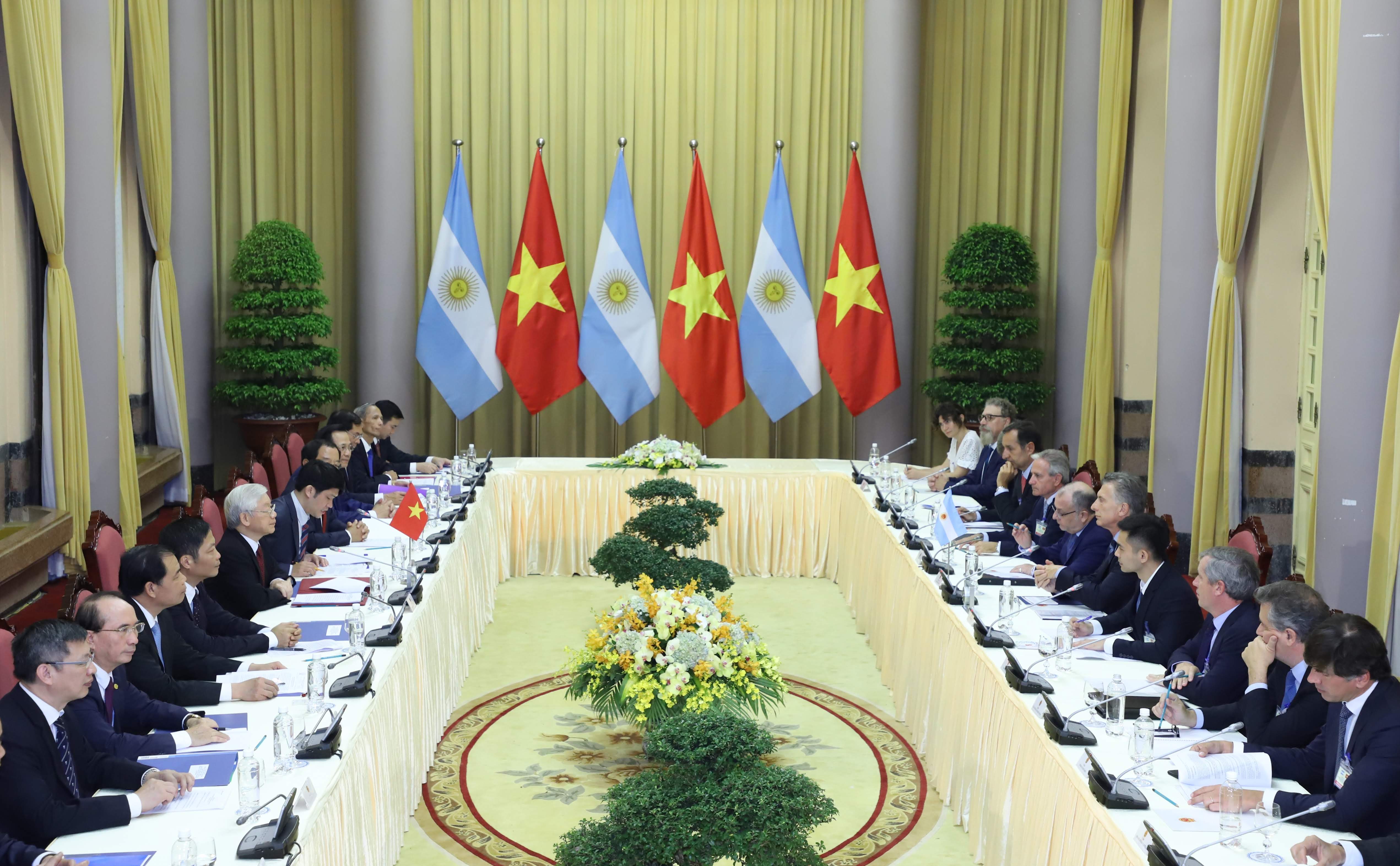 Tổng thống Argentina và Phu nhân thăm cấp Nhà nước tới Việt Nam tong thong argentina va phu nhan tham cap nha nuoc toi viet nam