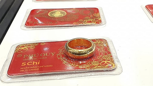 Giá vàng giảm sốc, lùi về mốc 43 triệu đồng/lượng gia vang giam soc lui ve moc 43 trieu dongluong