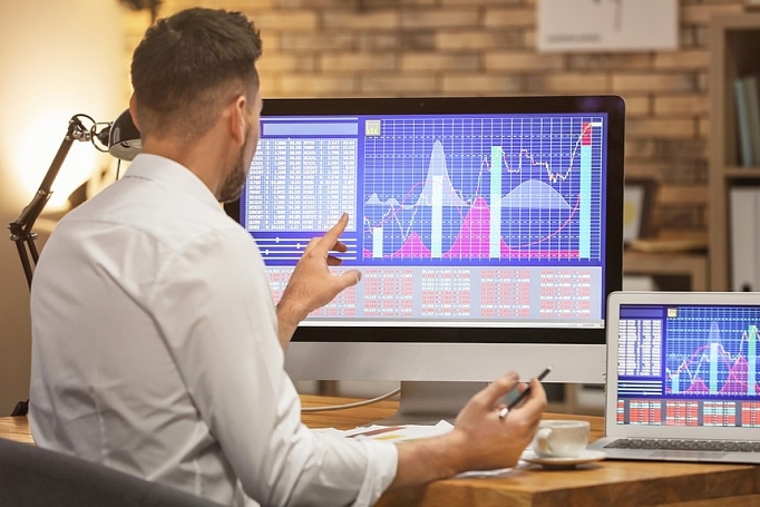 tranh mat tien trong tam bao corona