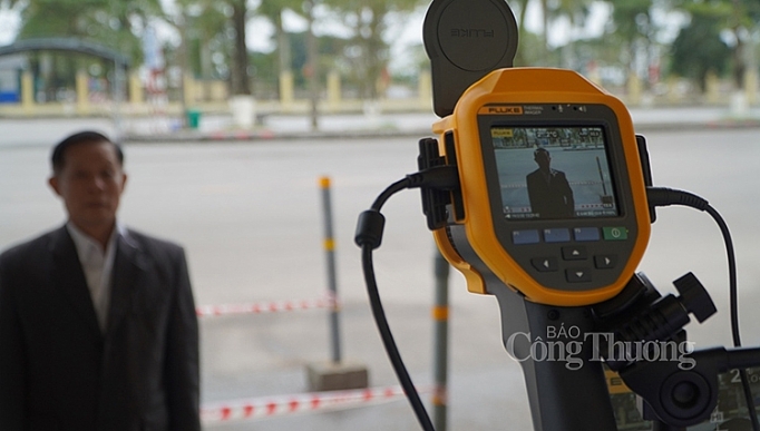 quang ninh 100 so nguoi ra vao mong cai duoc kiem tra than nhiet