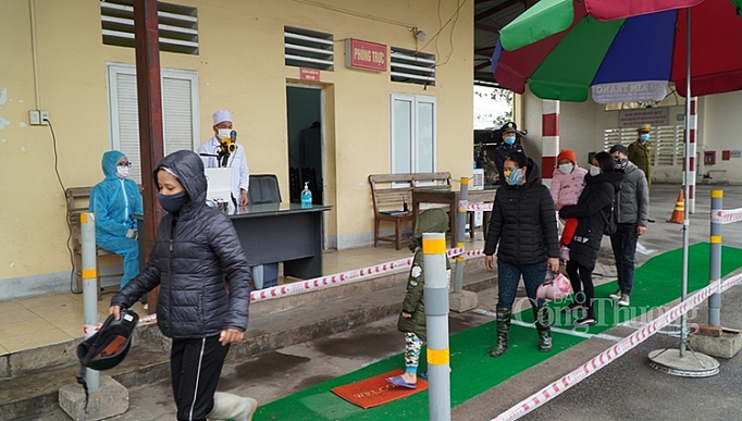 quang ninh 100 so nguoi ra vao mong cai duoc kiem tra than nhiet