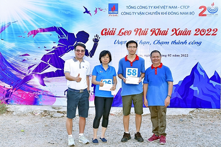 Ban Lãnh đạo KĐN trao giải Nhất cá nhân đạt thành tích tốt Ban Lãnh đạo KĐN trao giải Nhất cá nhân đạt thành tích tốt