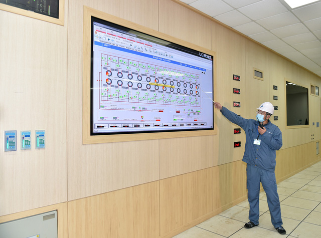 Phó Thủ tướng kiểm tra đốt lửa lần đầu Nhiệt điện Thái Bình 2 - Ảnh 6. Phó Thủ tướng kiểm tra đốt lửa lần đầu Nhiệt điện Thái Bình 2 - Ảnh 6.